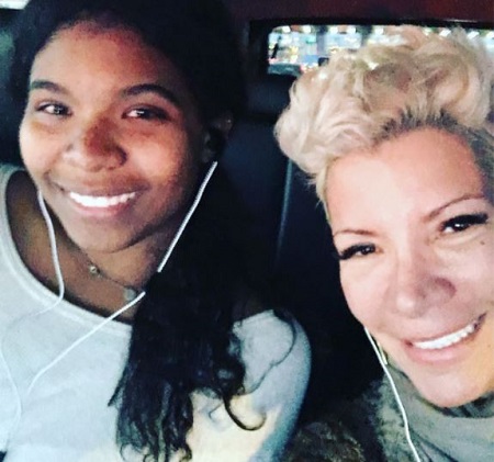  Tera Crews (left) with her celebrity mother Rebecca King Crews